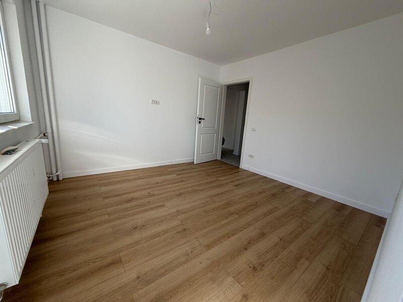 Titan 3 minute metrou si parc Al. Zavideni.