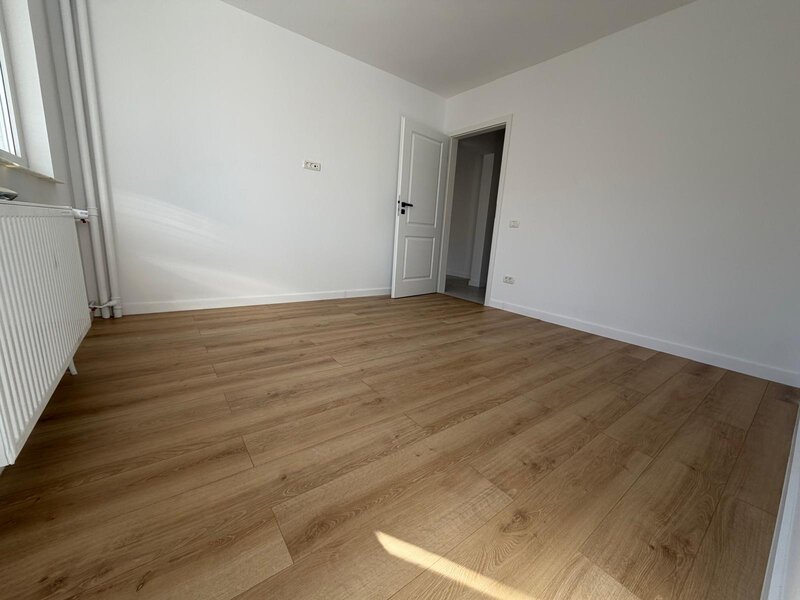 Titan 3 minute metrou si parc Al. Zavideni.