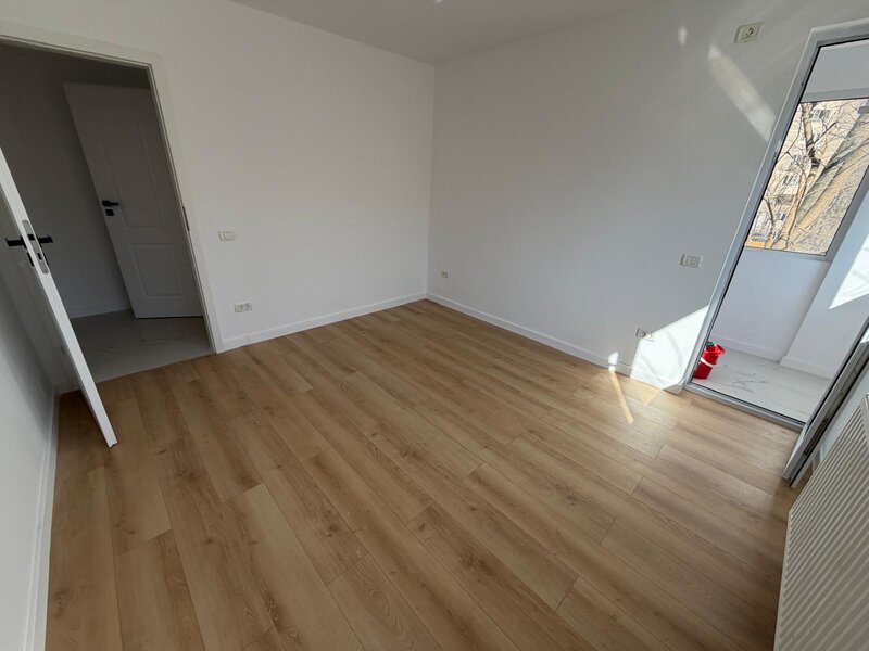 Titan 3 minute metrou si parc Al. Zavideni.