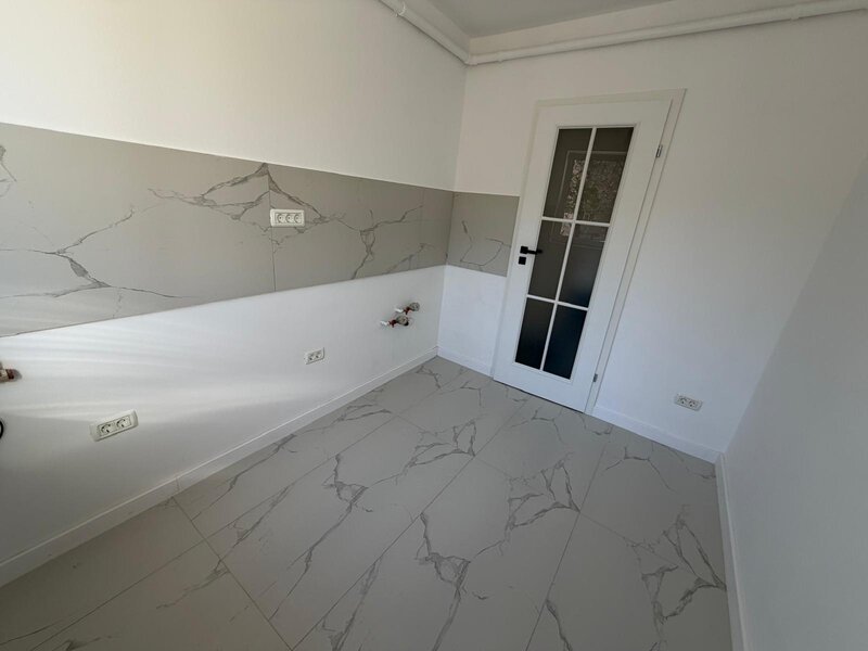 Titan 3 minute metrou si parc Al. Zavideni.