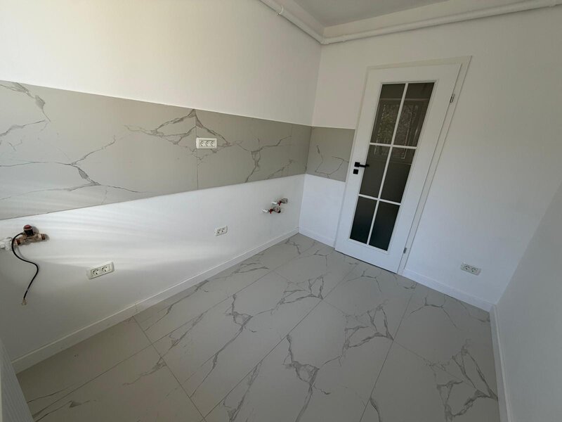 Titan 3 minute metrou si parc Al. Zavideni.