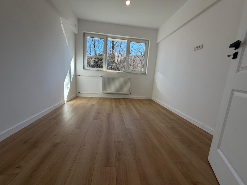 Titan 3 minute metrou si parc Al. Zavideni.