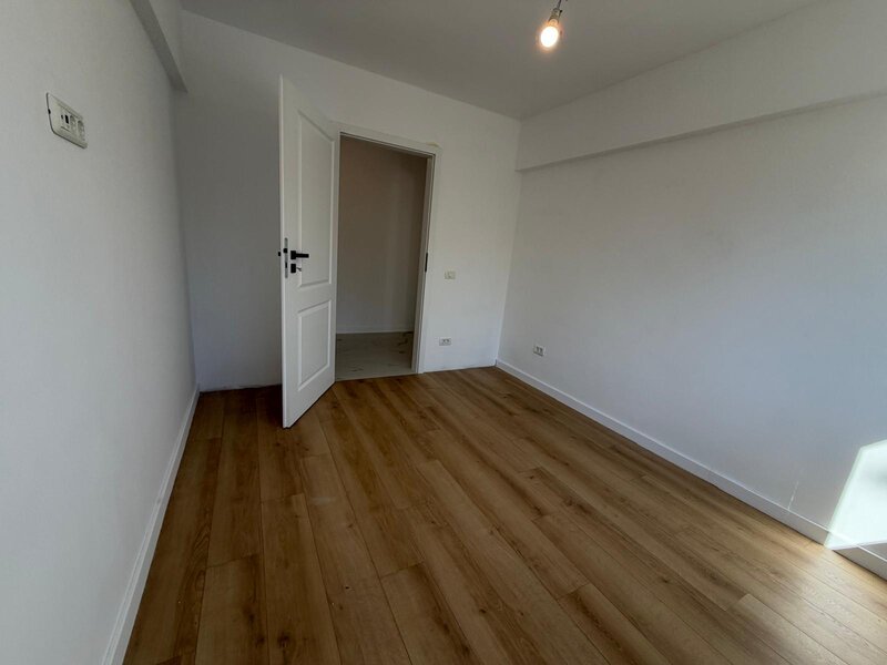 Titan 3 minute metrou si parc Al. Zavideni.