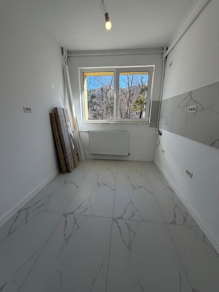 Titan 3 minute metrou si parc Al. Zavideni.