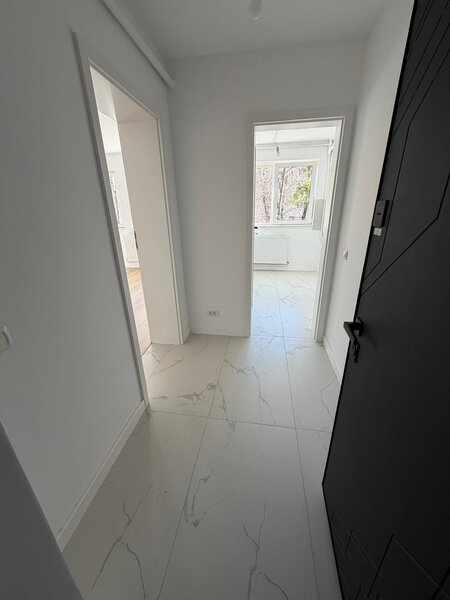 Titan 3 minute metrou si parc Al. Zavideni.