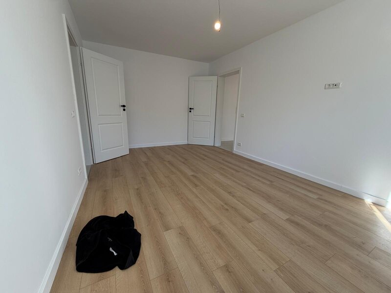 Titan 3 minute metrou si parc Al. Zavideni.